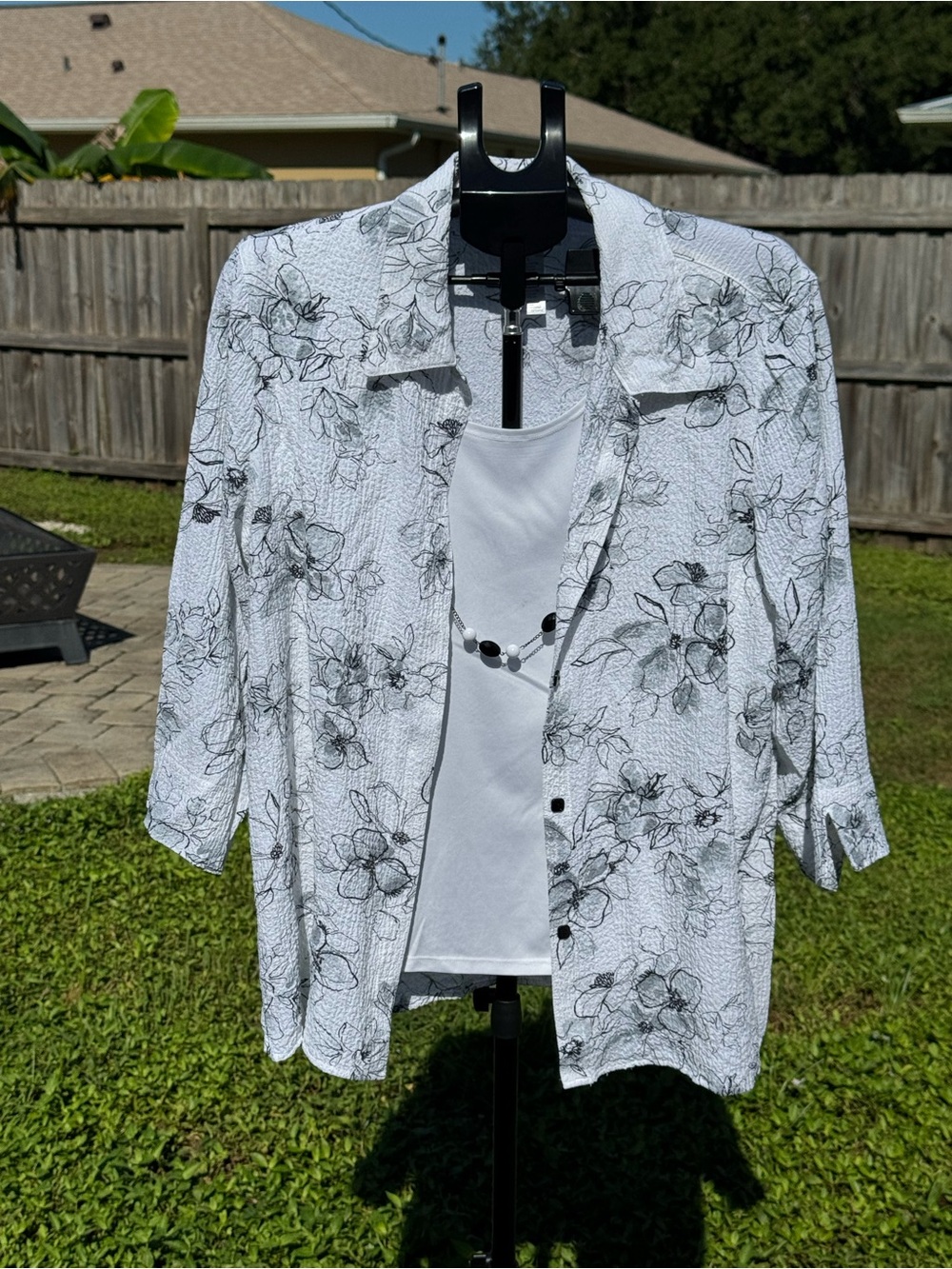 Alfred Dunner Floral Blouse in White & Black Size Large Like New